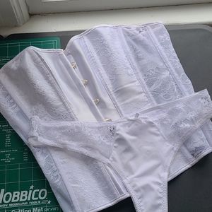 Adore Me Corset Set 0X